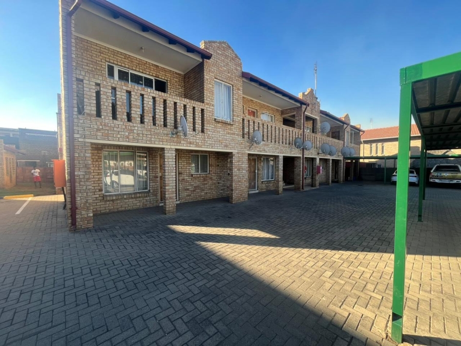 1 Bedroom Property for Sale in Rustenburg Central North West